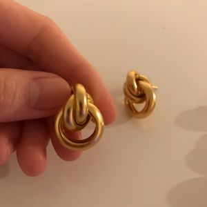 Pleated gold earring (piercing )
